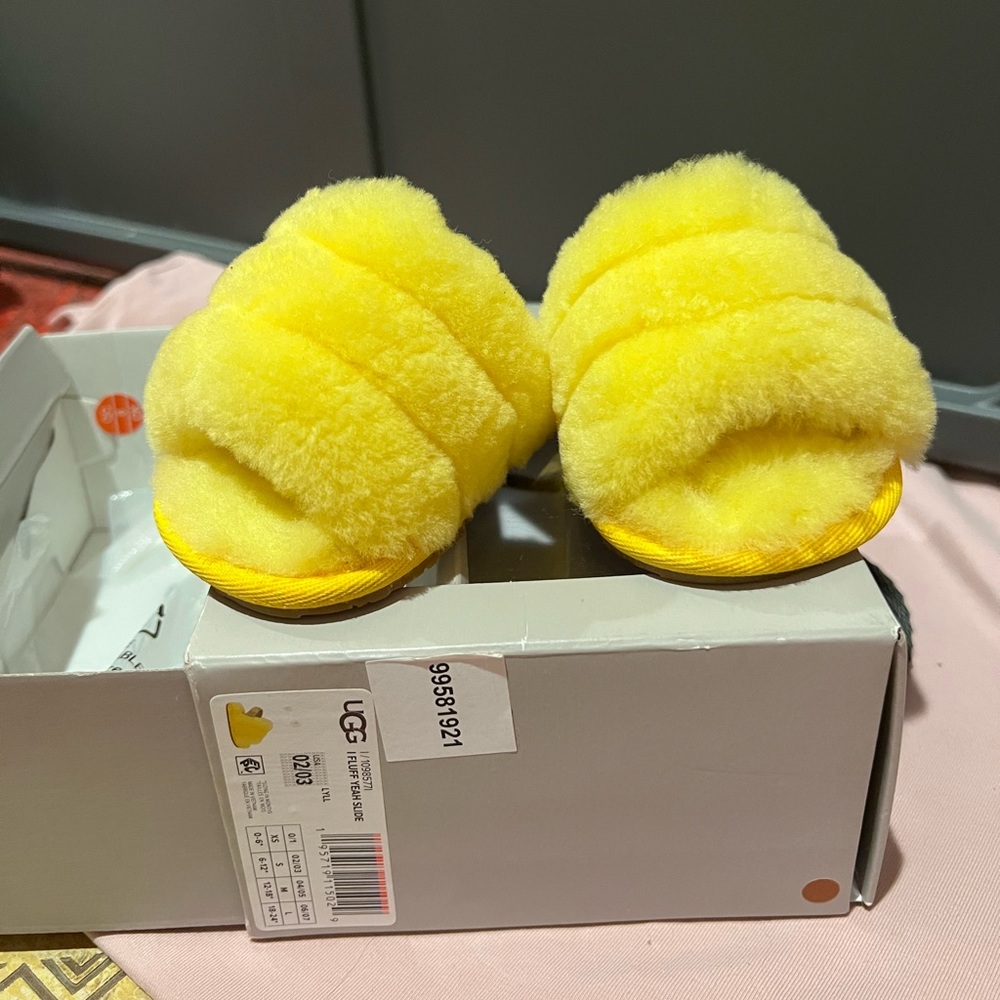 Baby Uggs slippers sandals almost like new
